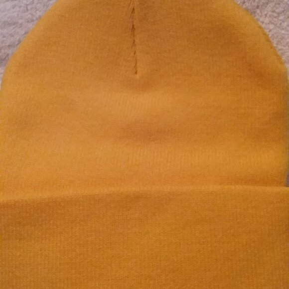 Selena Gomez styled ''Only Murders In The Building'' knitted cap - Picture 4 of 5